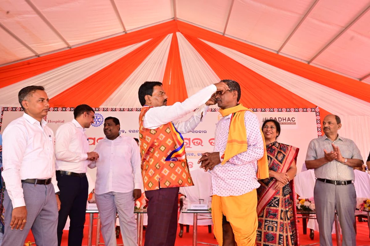DDNewsOdia's tweet image. 💠ମାଣିଆବନ୍ଧ ବୁଦ୍ଧବିହାରଠାରେ ବୁଣାକାରଙ୍କ ପାଇଁ ନିଶୁଳ୍କ ଚକ୍ଷୁ ପରୀକ୍ଷା ଶିବିର ଆୟୋଜିତ ହୋଇଛି
💠ହସ୍ତତନ୍ତ, ବୟନ ଓ ହସ୍ତଶିଳ୍ପ ମନ୍ତ୍ରୀ ପ୍ରଦୀପ ବଳ ସାମନ୍ତ ଏହି ଶିବିରର ଉଦଘାଟନ କରିଛନ୍ତି
💠ବସ୍ତ୍ରର ଉତ୍କୃଷ୍ଟତା ବୁଣାକାରଙ୍କ ଉତ୍ତମ ଦୃଷ୍ଟିଶକ୍ତି ଉପରେ ଅନେକ କ୍ଷେତ୍ରରେ ନିର୍ଭରଶୀଳ – ଶ୍ରୀ ସାମନ୍ତ
#Health #Eye