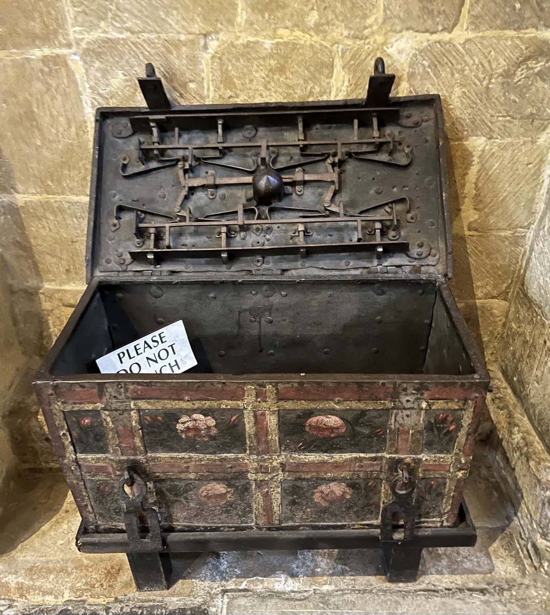 Barb_Drummond's tweet image. Follow the sign! #Keys to these #chests may be lost so no way to reopen them #Churchcrawling
