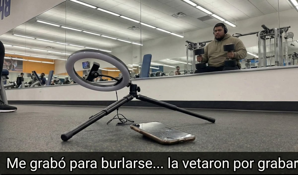 ElChocoflan's tweet image. Me Llamó "ACOSADOR" en Tik Tok por cruzarme en su video de gimnasio...

Y terminé logrando que la vetaran de la cadena nacional.  Tengo 35 años y sobrepeso. Después de años de sedentarismo, decidí inscribirme al gimnasio. Para alguien como yo, entrar a la sala de pesas es un acto…