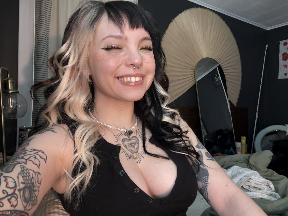 rottedbrainz's tweet image. 🏴‍☠️