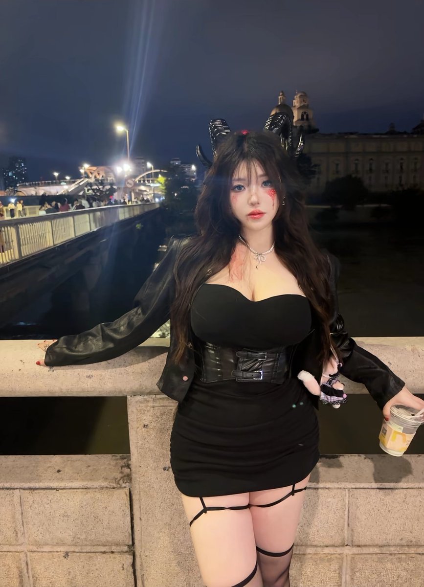 Fanchariji_'s tweet photo. 我这该死的漏出癖，每次漏出��感觉好刺激🥵#室外漏出 #反差cos #母狗 #骚货 https://t.co/4OUCcFpyi5