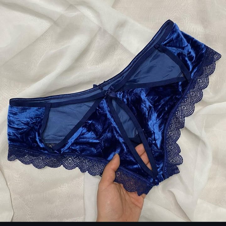 untamedgl's tweet photo. Blue velvet https://t.co/FGO6JlsaU3