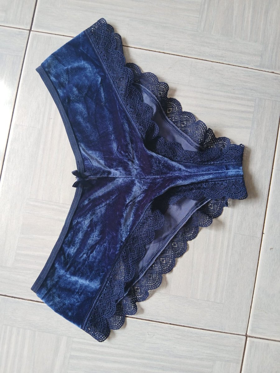 untamedgl's tweet photo. Blue velvet https://t.co/FGO6JlsaU3