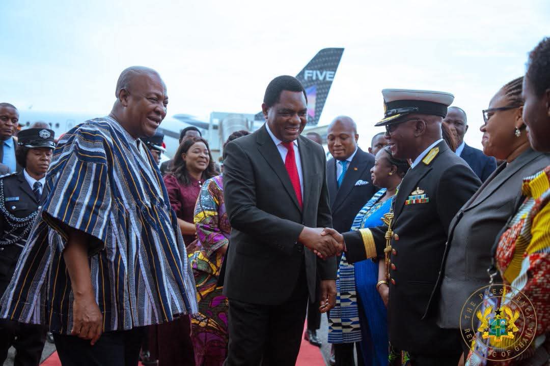 GhanaPresidency's tweet photo. His Excellency President  @JDMahama  accompanied by the First Lady, Mrs Lordina Dramani Mahama  has arrived in Zambia for a three-day state visit. He was received at the Kenneth Kaunda International Airport by His Excellency President Hakainde Hichilema and the First Lady of Zambia.

#MahamaInZambia