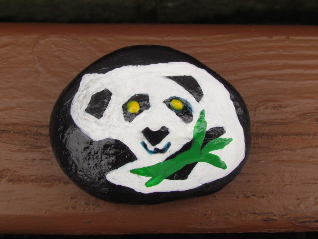 LodgeCrafts's tweet photo. Hand-Painted Panda with Bamboo Natural Rock/Stone: Home or Garden Decoration
#rockart #panda #gardenart https://t.co/G5gm8w1Ysj