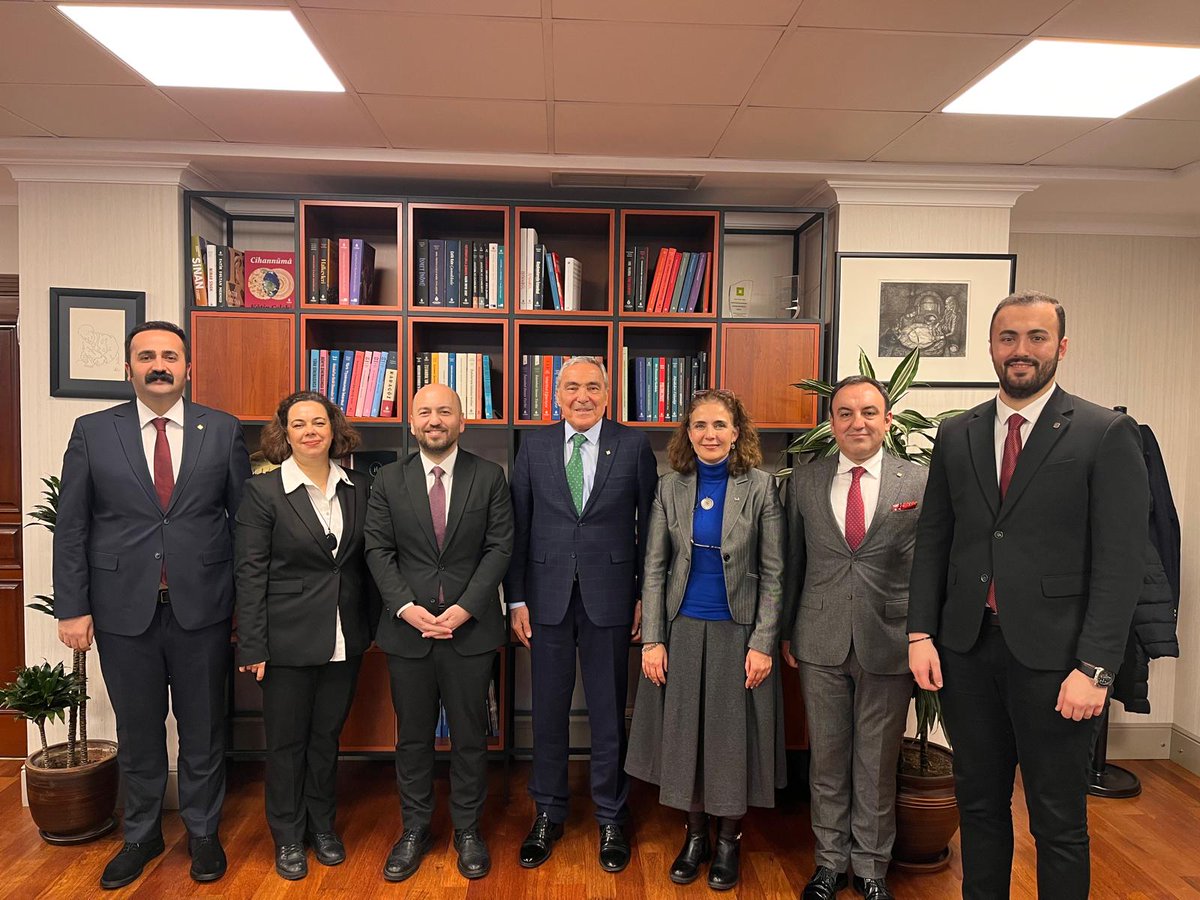 imoistanbulsube's tweet photo. İBB GENEL SEKRETER YARDIMCISI OKTAY ÖZEL’E ZİYARET -30 OCAK 2026: Şube yönetim kurulumuz İBB Genel Sekreter Yardımcısı Oktay ÖZEL’e ziyarette bulundu. Ziyarette İstanbul’un depreme hazırlığı, güçlendirme ve meslektaş sorunlarına yönelik  mesleki konular ve kurumlar arası iş birliğinin güçlendirilmesi konularında değerlendirmelerde bulunuldu. Ziyarete Oda Başkanımız Nusret SUNA, Şube Yönetim Kurulu Başkanımız Sinem KOLGU, II. Başkanımız Özer OR, Sekreter Üyemiz Elif ERSOY, yedek üyelerimiz Cihangir NUHOĞLU ve Hüseyin ÇINAR katıldı.