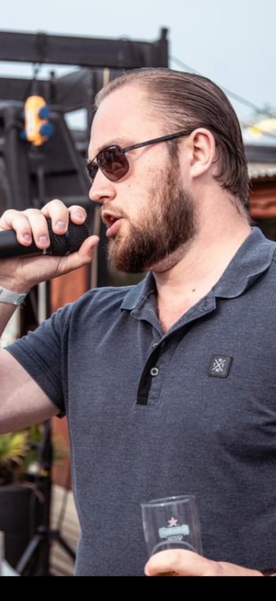 Forum voor Democratie zet Timon Busscher op plek 3 van de kandidatenlijst in Den Haag. Hij prees massamoordenaars Breivik en Tarrant, verspreidde antisemitische complottheorieën en zong een nazi-partijlied. Dit is onacceptabel. FvD toont ware gezicht.