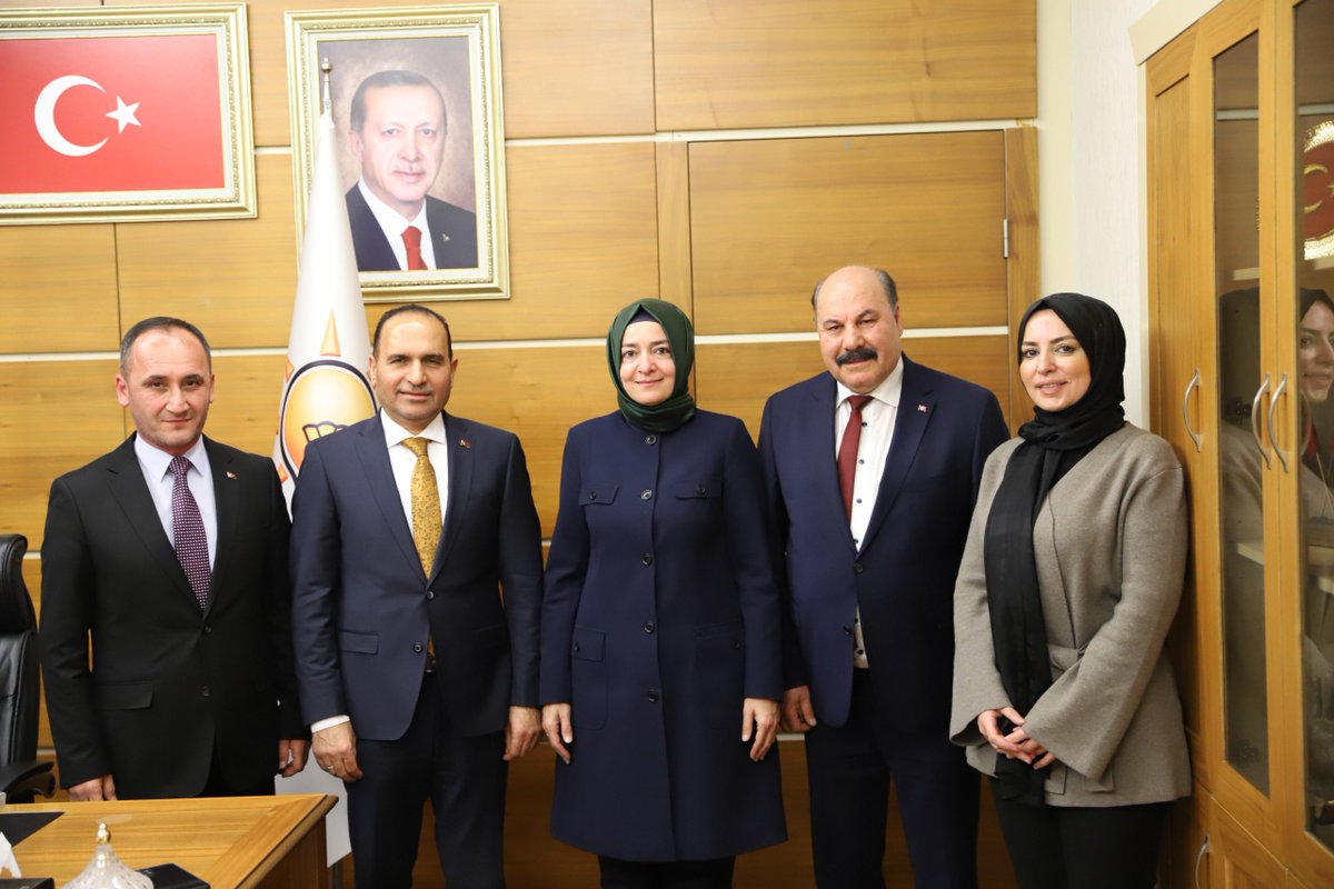 Avrupa İşadamları Derneği Kuzey Almanya Başkanı Mehmet Emin Süzen ve Ahmet Arslan’a ziyaretleri için teşekkür ediyorum.

Avrupa’nın dört bir yanındaki vatandaşlarımıza, kardeşlerimize sevgilerimi sunuyorum.
