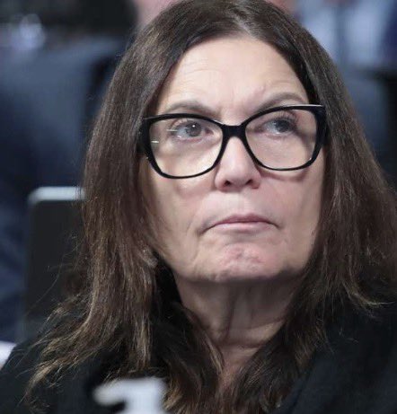 SRivoltril's tweet image. Essa é a lindeza do PL. Salário de quarenta e seis mil por mês, tudo garantido, tudo protegido. Aí tentam convencer o pobre de que um botijão de oitenta reais vai quebrar o país. Curioso né. O Brasil aguenta supersalário, auxílio pra cima, penduricalho pra todo lado, mas entra em…