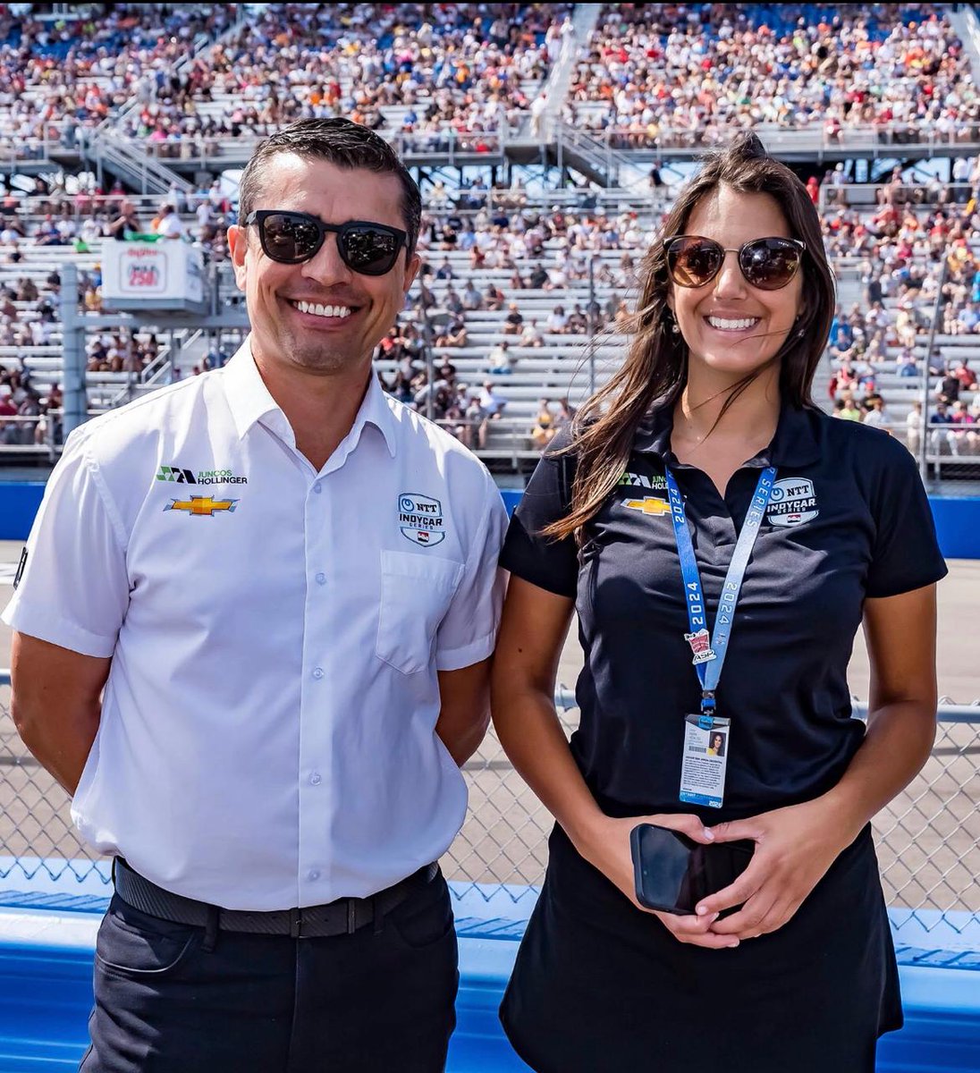 UCA_Oficial's tweet photo. Orgullo UCA Amira Hidalgo, licenciada en Comunicación Periodística, trabaja como coordinadora de medios latinos en Juncos Hollinger Racing, equipo de la IndyCar. Desde Indianápolis, lleva el talento UCA a la élite del automovilismo.
Más info acá:
https://t.co/fnPyq5ZLRc https://t.co/aE1EJcCQ3y