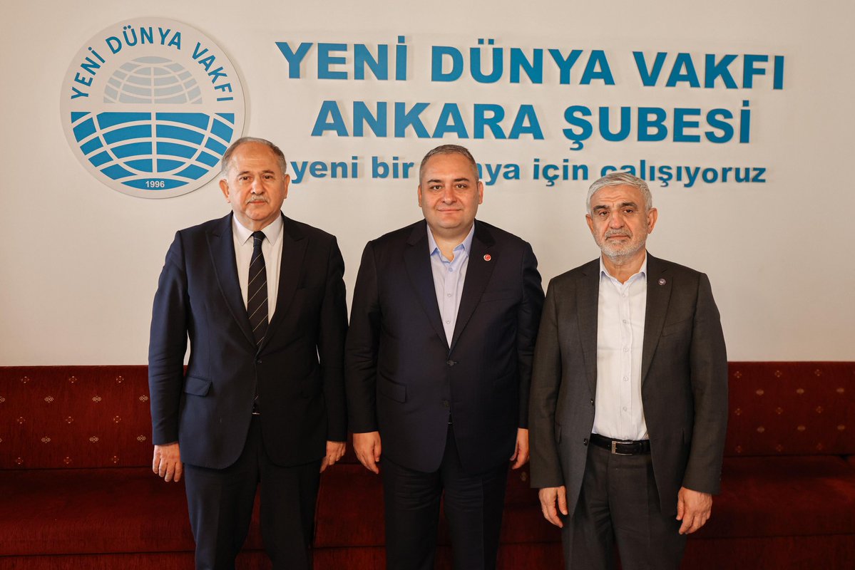 Yeni Dünya Vakfı Ankara Şubemizde, Keçiören Belediye Başkanı Mesut Özarslan ve yönetimini ağırlamaktan memnuniyet duyduk.

Sayın Özarslan, vakıf faaliyetleri ve Keçiören'de bulunan yurtlarımız ile ilgili Vakıf Başkanı Mahmut Göksu, şube yöneticilerimizle istişarelerde bulundu.