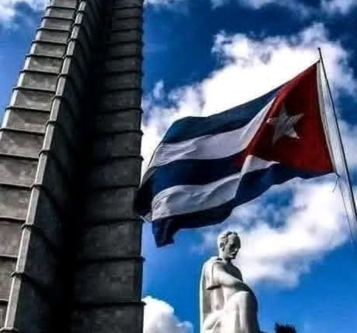 🇨🇺🇨🇺Defender a Cuba significa defender valores, es defender nuestra  historia, nuestras tradiciones, la identidad nacional, la familia, el barrio al precio que sea necesario.🇨🇺🇨🇺🇨🇺🇨🇺
#CubaEstáFirme 
#CubaVencerá