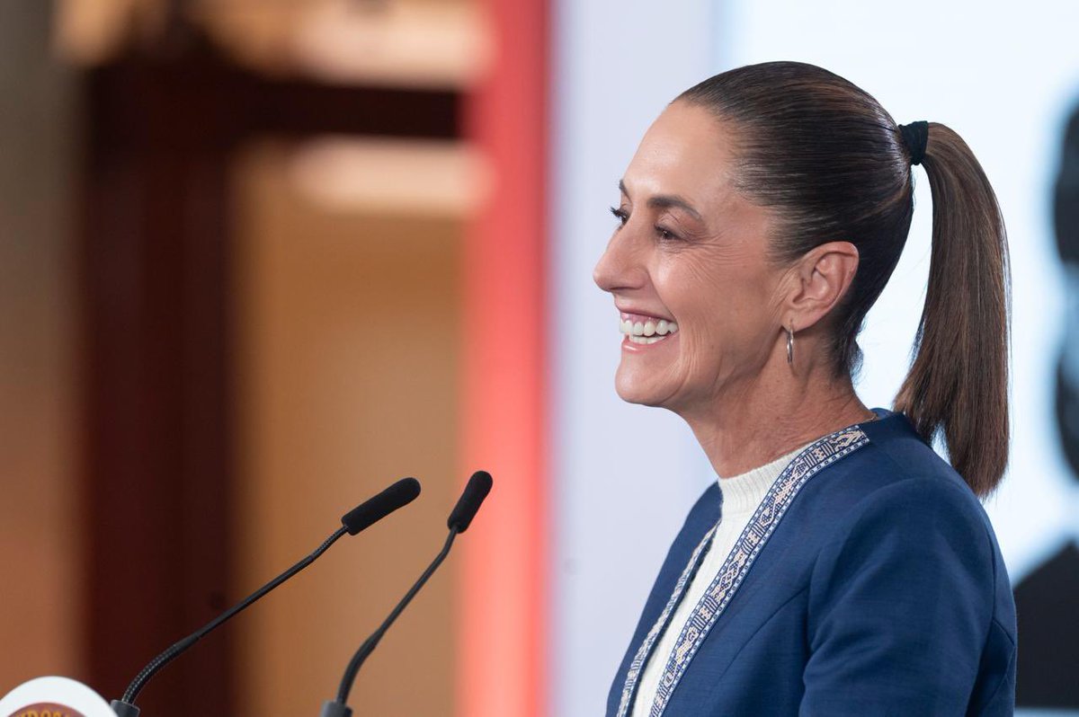 daniel_ser's tweet image. Tras décadas de desmantelamiento de Pemex, con la Cuarta Transformación ahora ya avanzamos en la recuperación y fortalecimiento de nuestra soberanía energética. ✅🌟

En contraste con el periodo neoliberal, en que la deuda de PEMEX se disparó, durante 2025 se logró una reducción…