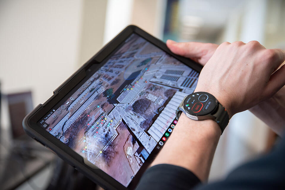 GPS helps us navigate outside, but what if you need to locate a firefighter in a burning building? NIST and our partners are working on solutions to this problem that will help keep first responders safe. 

Learn more: nist.gov/blogs/taking-m…