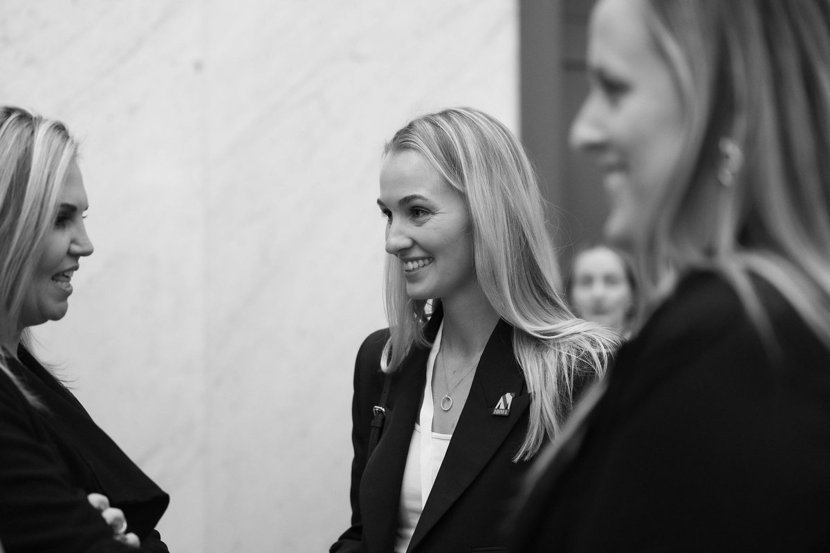 horseracingwmn's tweet photo. Happy National Women in Sports Day from everyone at #HRWA. ππ
πΈ Kate Jones Photo https://t.co/l8wKwM2XfI