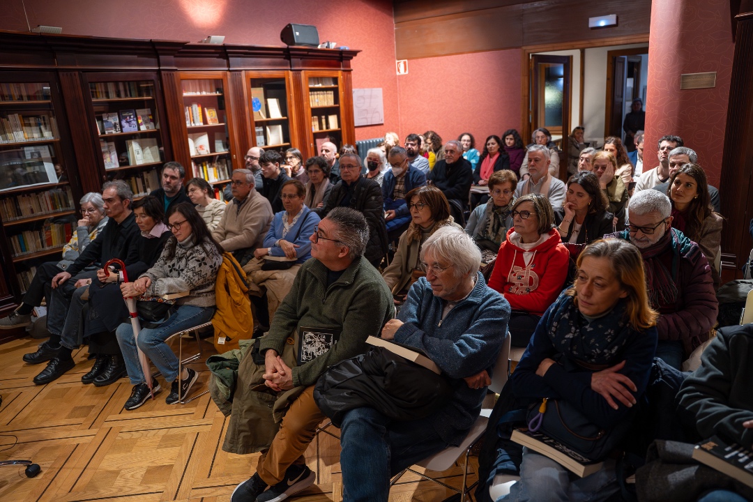 ConcelloCoruna's tweet photo. 📚 O Concello e a RAG presentan ‘As Rimas populares de Galicia de Manuel Murguía’, de Diego Rodríguez González

👉 A publicación deste estudo coincide co cabodano do célebre escritor https://t.co/rlnGnkD8y3