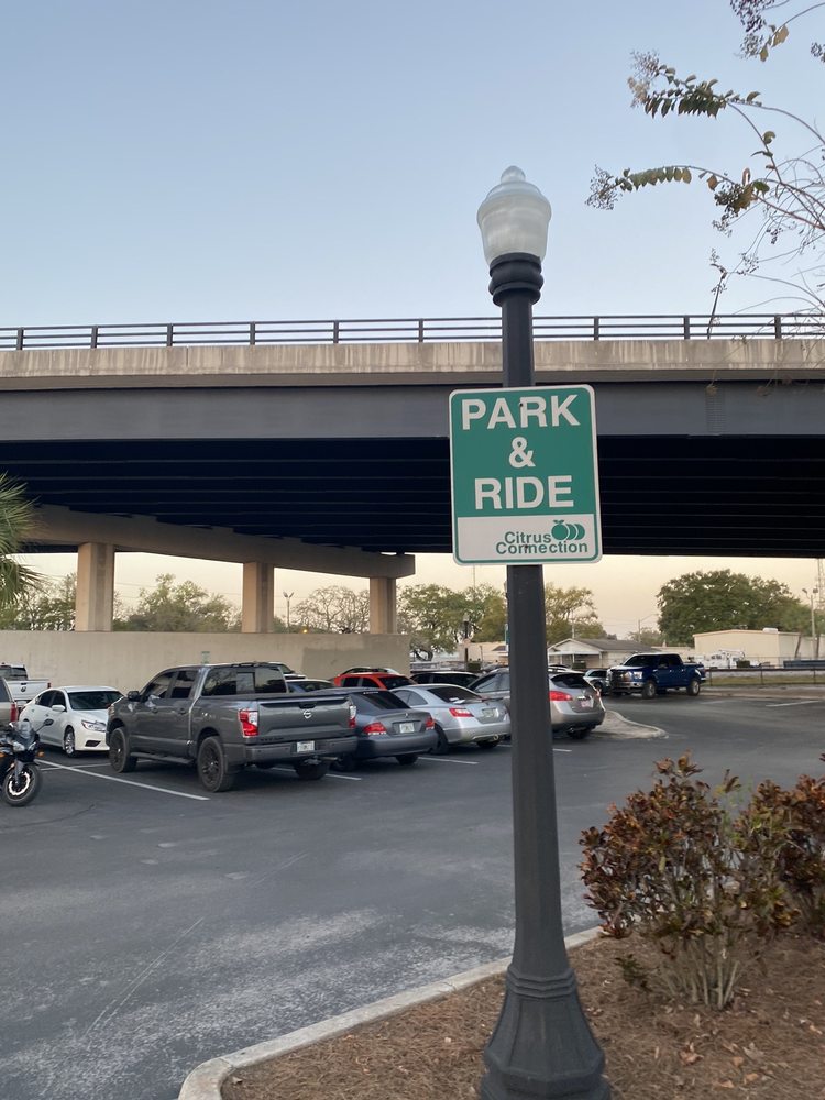 ccfdot's tweet photo. Tip for anyone who carpools: 🚗📍 Meet up @ Park &amp; Ride lots, designated parking areas where commuters can park and connect to a carpool, vanpool, or bus.

Our Route Planner can also highlight Park &amp; Ride lots along your commute (see map)! https://t.co/3SHnmvAziS