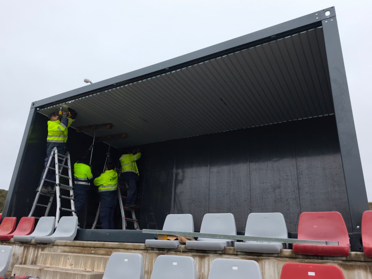 Cabina de 6 metros, 3 áreas de dos metros cada una, con un toldo.

A partir de este sábado la <a href="/UBConquense/">UB Conquense</a> va a parecer otra cosa por la TV.

Se dejará de ver una pequeña parte del casco de Cuenca, pero se verán a más de 2000 blanquinegros animando al club.