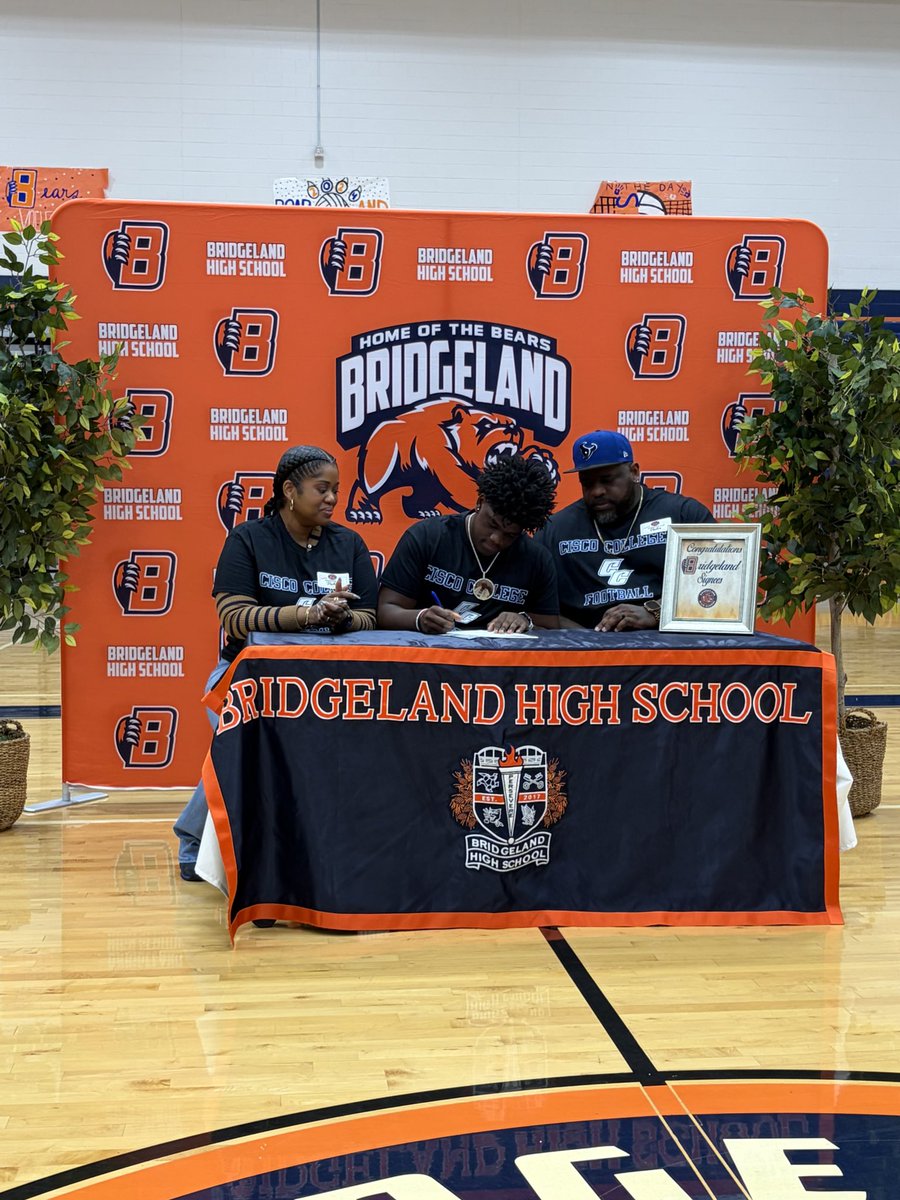 fbcoachmadison's tweet photo. Bridgeland Football had four seniors sign today!   Congratulations to each of them and we wish them well on their next chapter in athletics!  Go Bears! https://t.co/W2Yw9bS1CY