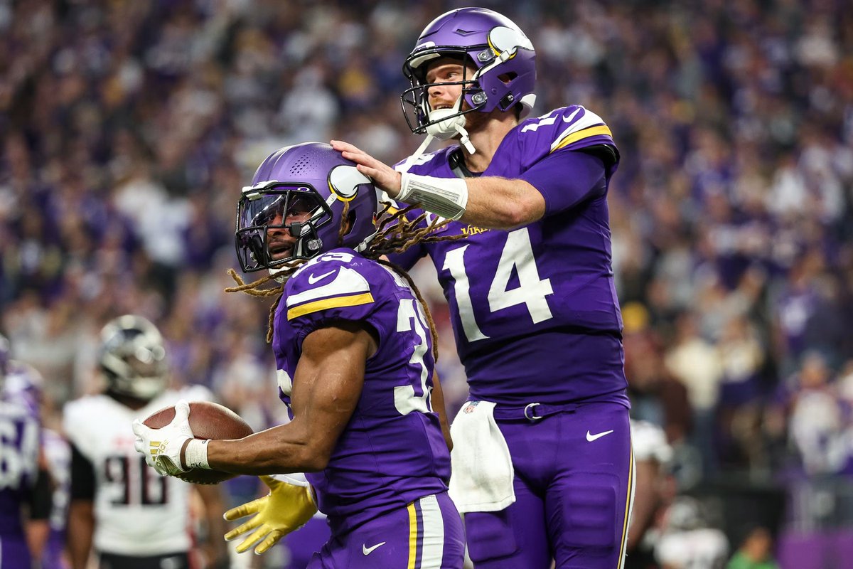 SleeperNFL's tweet photo. Aaron Jones on his belief in Sam Darnold:

"Sam is a baller. I could tell that he’d been written off too early. I feel like he’s just continued to prove people wrong. You never count somebody out."

(via @nflnetwork) https://t.co/lZFZmr2sMJ
