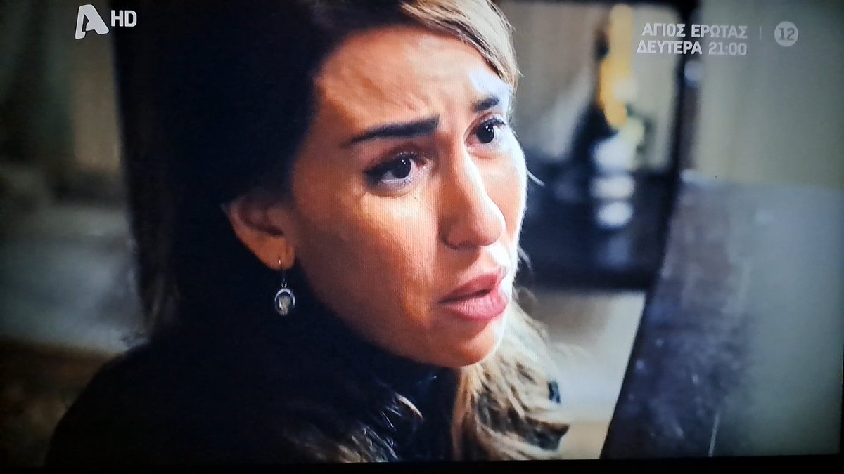 #elenianna Το βλέμμα της :αγωνία, ευαλωτότητα και μια κρυφή ελπίδα για αποδοχή
Η φωνή τρέμει, όχι από ντροπή, αλλά από την ανάγκη να αγαπηθεί όπως είναι ( κατάλαβε με εισαι ο μπαμπάς μου )
Μια εξομολόγηση που κουβαλά όλο το βάρος της εποχής και όλο το θάρρος της ψυχής της.