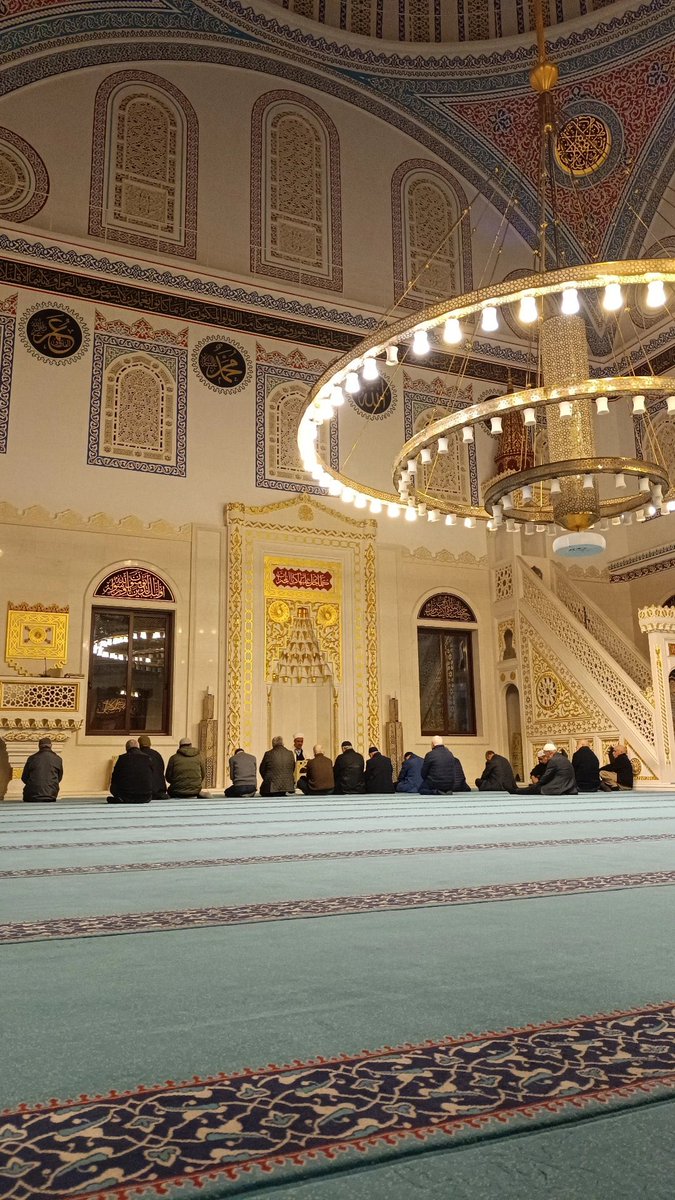 En zor zamanlarımda beni sensiz bırakma allah’ım 
Bakara/245