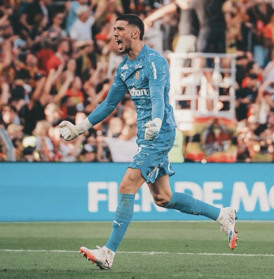 #LFC 🔴 
With the future of Alisson Becker uncertain Liverpool have got Robin Risser as a potential Long Term Replacement. Georgi Mamardashvili is seen as a short term replacement with the possibility of Risser succeeding him. Early days but scouts from Liverpool have been sent