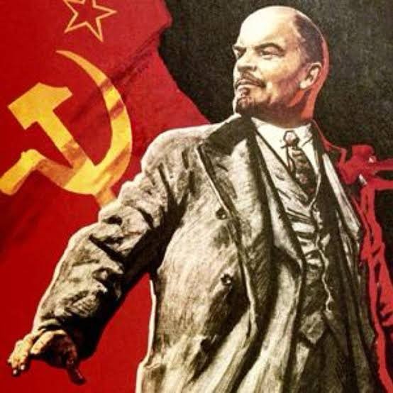 1919 senesinde Lenin, İngiliz emperyalizmine karşı savaşan Pan-İslamist, feodal Afgan Kralı Emanullah Han’ı desteklemiştir. Günümüz sahte solcuların “sekülerizm” adı altında yaptığı gibi “Ne Kral ne İngiliz” dememiştir. 

Lenin, kapitalizmin son aşaması olan emperyalist dönemine