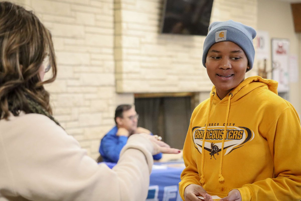 GCCCBroncbuster's tweet photo. EmpowerU Resource Rally ✔️🎉 Shoutout to all the #Busters who joined us today at the Thomas Saffell Library! 🏁 We loved seeing you connect with campus resources designed to support your success at GCCC. 🛠️🎒 https://t.co/6P2iZXRW2x