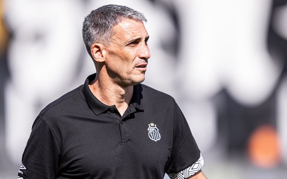 SantosOpressivo's tweet image. Vojvoda tem seus erros, mas ele é um cara que respira futebol e está disposto a evoluir. Não vejo como solução a demissão do mesmo, tendo em vista que nosso elenco é fraco e vagabundo.

Se ele sair, o Santos não vai conseguir trazer um nome melhor.

#FechadoComVojvoda