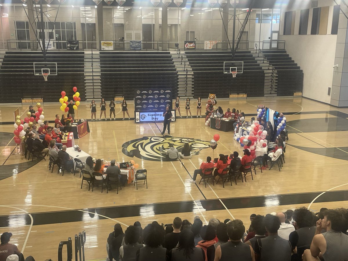 ConroeHigh Athletics tweet media