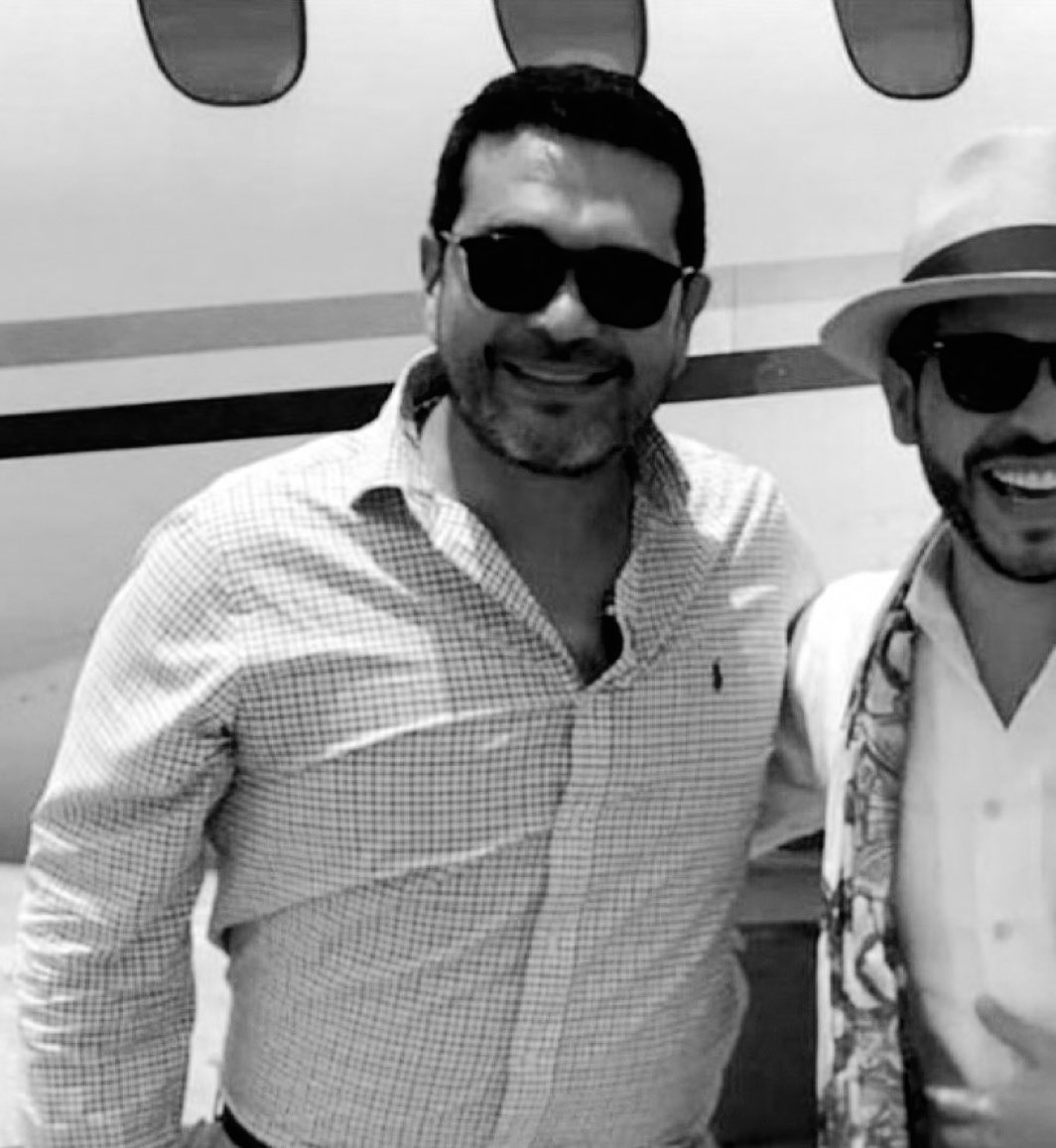 Este abogado, Hollman Ibáñez, negó hoy la inscripción de <a href="/IvanCepedaCast/">Iván Cepeda Castro</a> como candidato del <a href="/PactoCol/">Pacto Histórico Oficial</a> a la Consulta del Frente por la Vida del próximo 8 de marzo. 

Aquí aparece al lado del candidato a la presidencia de la extrema derecha Abelardo de la Espriella.

Así niegan el