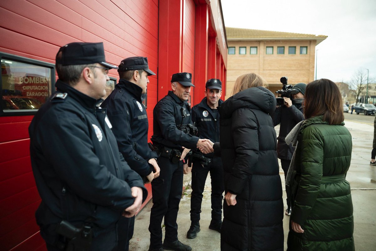 Con Bomberos y Policías en Ejea de los Caballeros.

Gracias a los que nos cuidan y protegen. Quiero mejorar la coordinación entre los distintos cuerpos de Bomberos y dotar de más recursos a las plantillas, en colaboración con los Ayuntamientos y Diputaciones.

#PorAragón