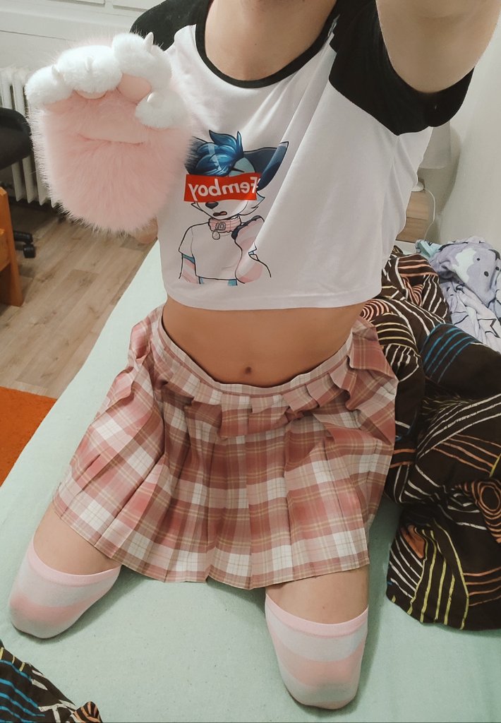 FluffiePaws's tweet photo. Mrawr :3 *paws at you https://t.co/bKJR3i3cnn