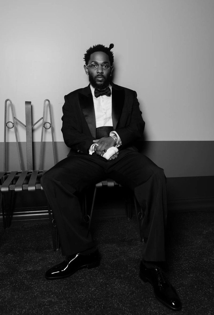 Kendrick Lamar in Chanel’s first ever custom tux at the Grammys ©️