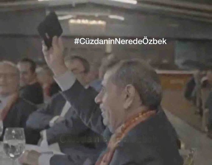 icardi_osimhen's tweet photo. Nerede o salladığın cüzdan Dursun Başkan 
#CüzdanınNeredeÖzbek https://t.co/lvhWHI0jFp
