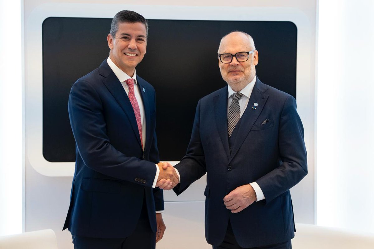 SantiPenap's tweet photo. Me reuní con el presidente de Estonia, Alar Karis, para conversar sobre su experiencia como el país más digitalizado, con sus trámites gubernamentales implementados de manera digital en alto porcentaje.
Durante nuestro encuentro, también analizamos las perspectivas del acuerdo entre el Mercosur y la Unión Europea e intercambiamos visiones sobre la agenda global, incluyendo la situación entre Rusia y Ucrania, con el firme propósito de fortalecer la cooperación internacional y modernizar la gestión pública en Paraguay.