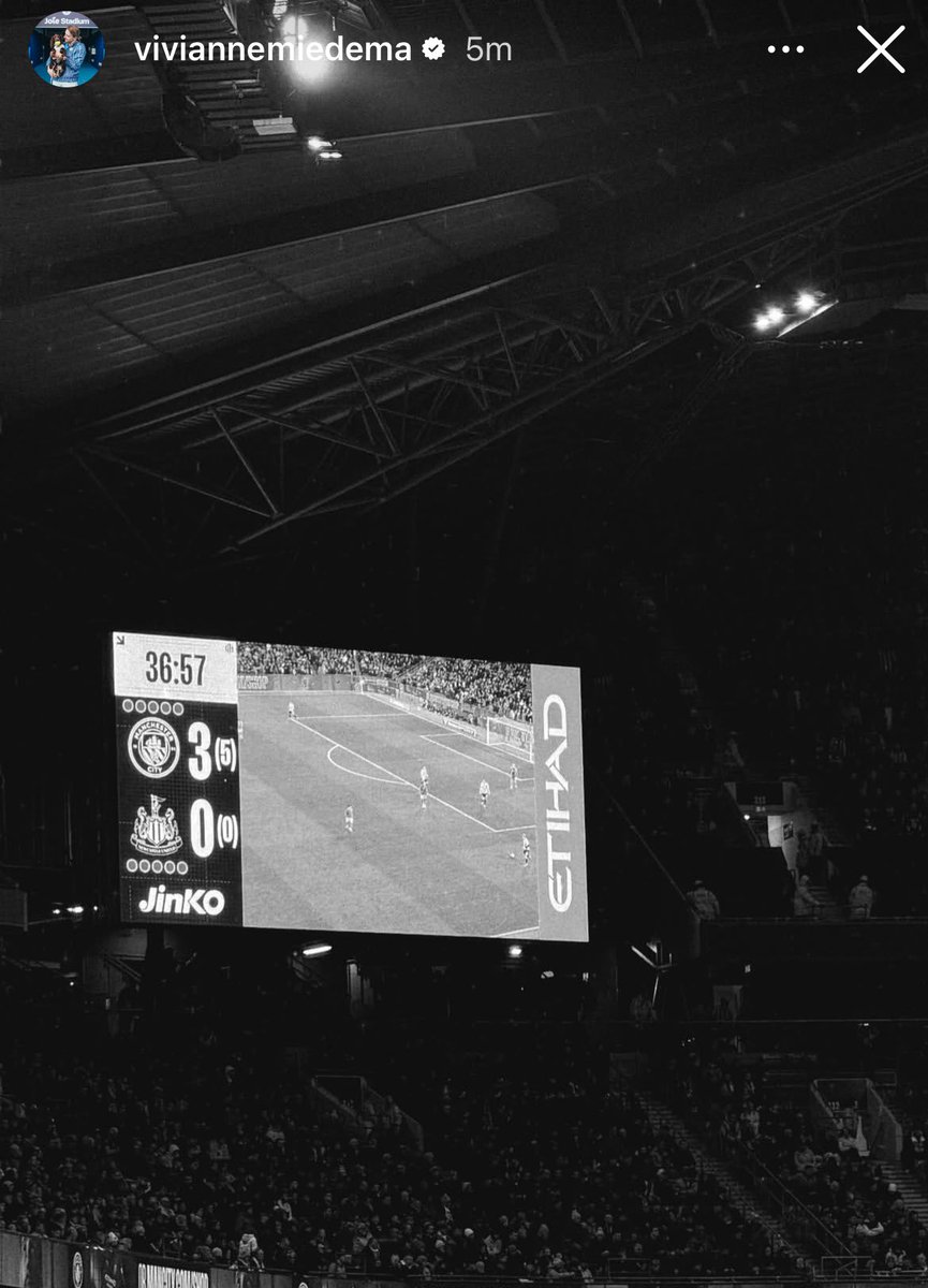 clintonmagic's tweet image. they didn't embarrass themselves in front of viv 🙂‍↕️