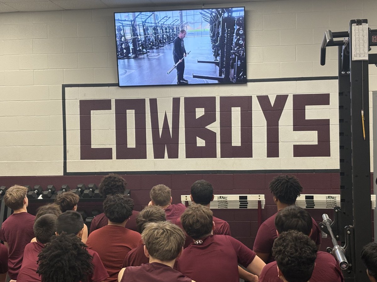 RCMSAthletics's tweet photo. Thanks @kylekeese and @DentonGuyer_FB for making middle school athletics a priority. It’s great to have these videos that we can show our kids. #CREEKSIDE #FutureWildcats #VerticalAlignment #CleanTechnique @DentonISDSports https://t.co/5kN3VqtcAS