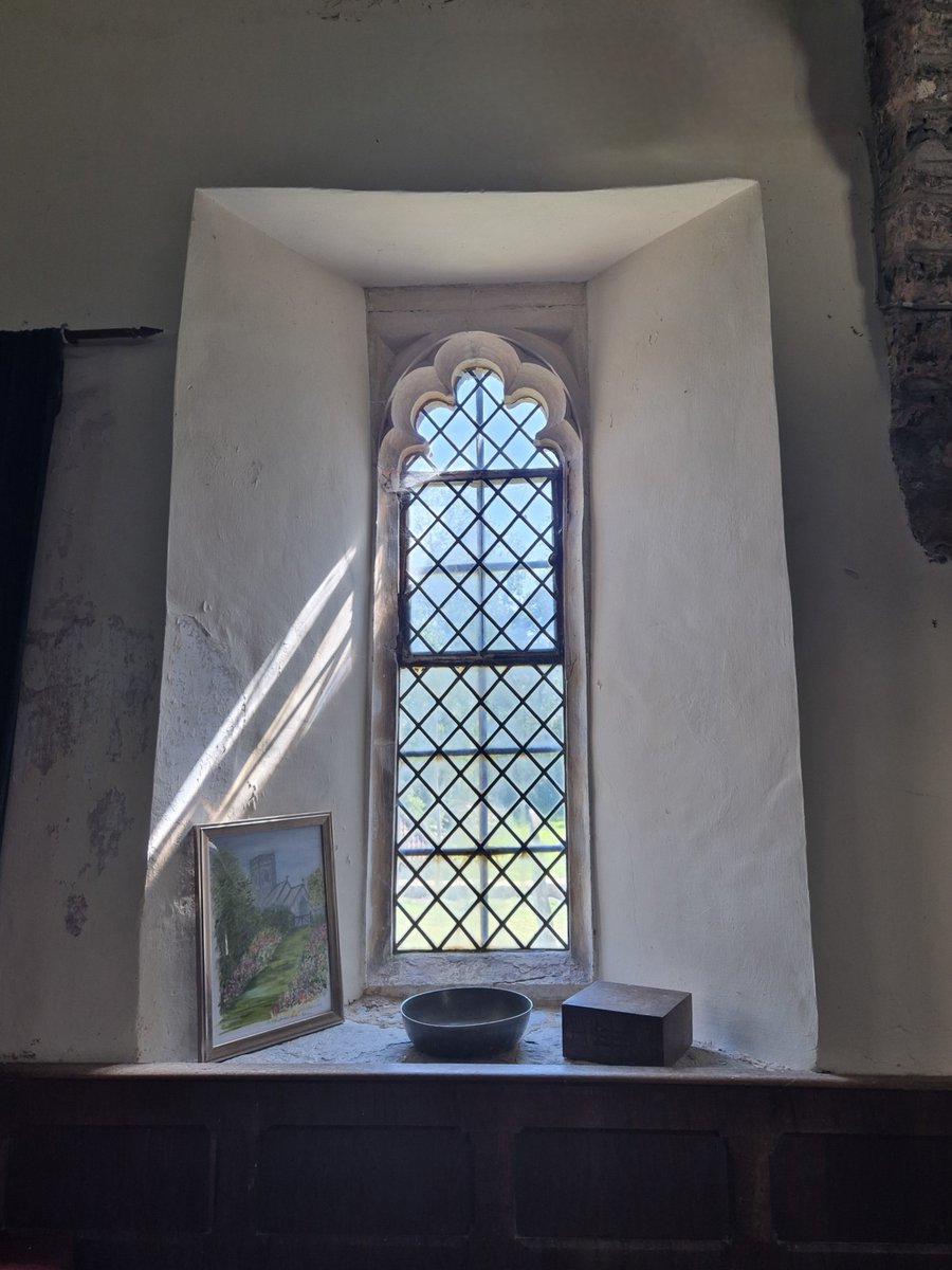 TheHistoryMouse's tweet photo. The finest #FromInsideOut from the #ScamperDownTheSomersetCoast #EastQuantoxheadToDunster leg can be found at #StMaryQuantoxhead. The joy of light. The joy of #JustPlainGlass in a church https://t.co/Z3RhW5ZIu7
