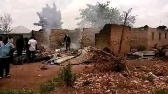 OzorNdiOzor's tweet image. I don’t think Nigerians understand the sheer scale of the genøcide being carried out against the Tiv tribe of Taraba. 

Worst part is that the media is keeping everyone in the dark. 

Yesterday 3rd February, over 70 people were k!lled and 35 churches vandalized, all in chanchanji…