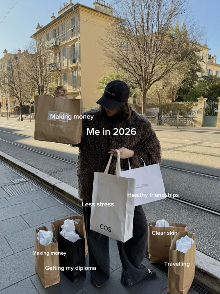 𝝑𝝔 tweet media
