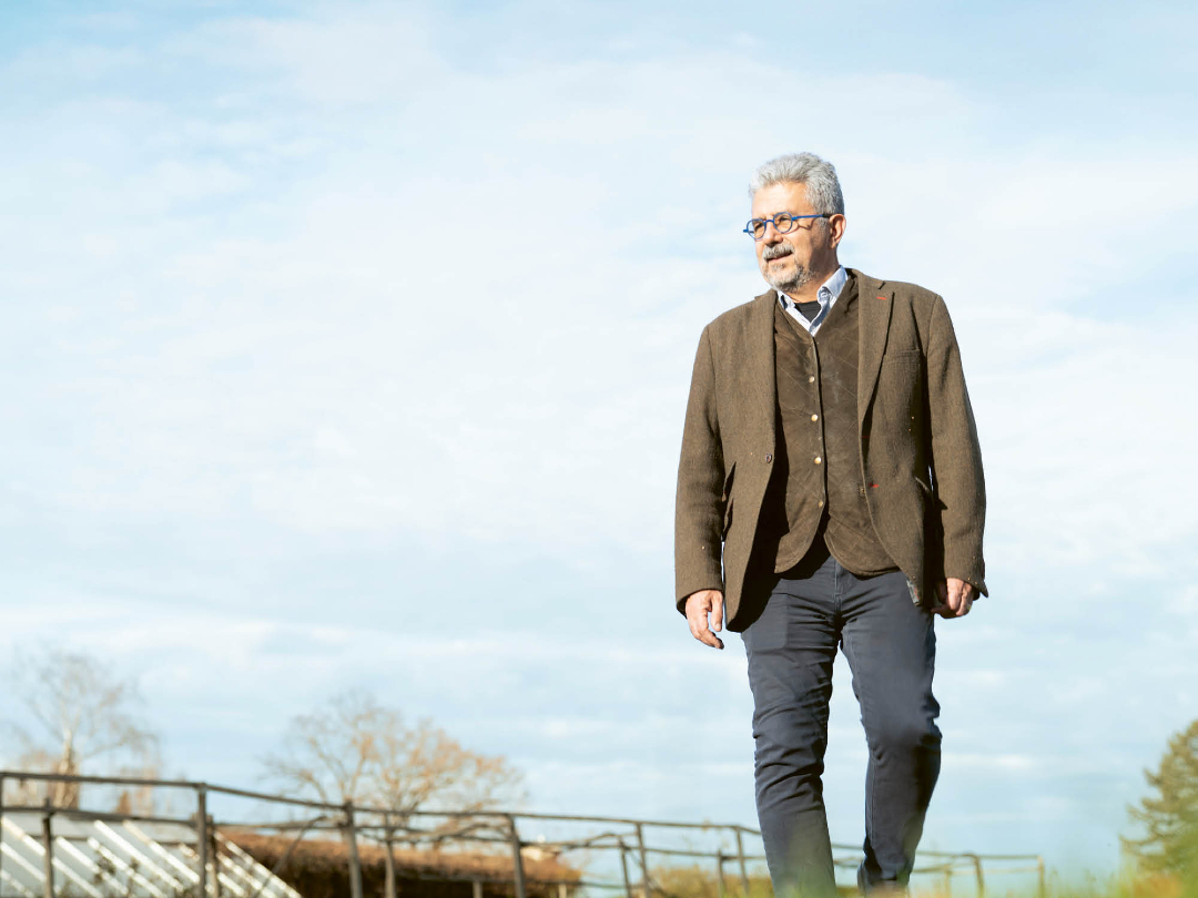 Das Leben verstehen

Eduardo Rincón, Co-Leiter der Sektion für Landwirtschaft seit Sommer 2024, im Gespräch mit Wolfgang Held über Anthroposophie, das Leben und sein Geheimnis innerer Ruhe und Gelassenheit.

dasgoetheanum.com/das-leben-vers…