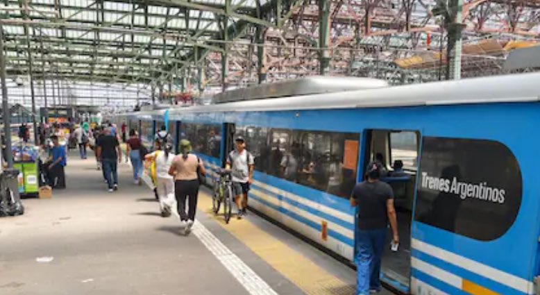 Se levantó el paro de trenes
El Gobierno dictó la conciliación obligatoria. La medida, que rige desde la medianoche de este miércoles, establece un período de 15 días.

#trenroca #TrenSarmiento #trenmitre #trensanmartin #trenurquiza