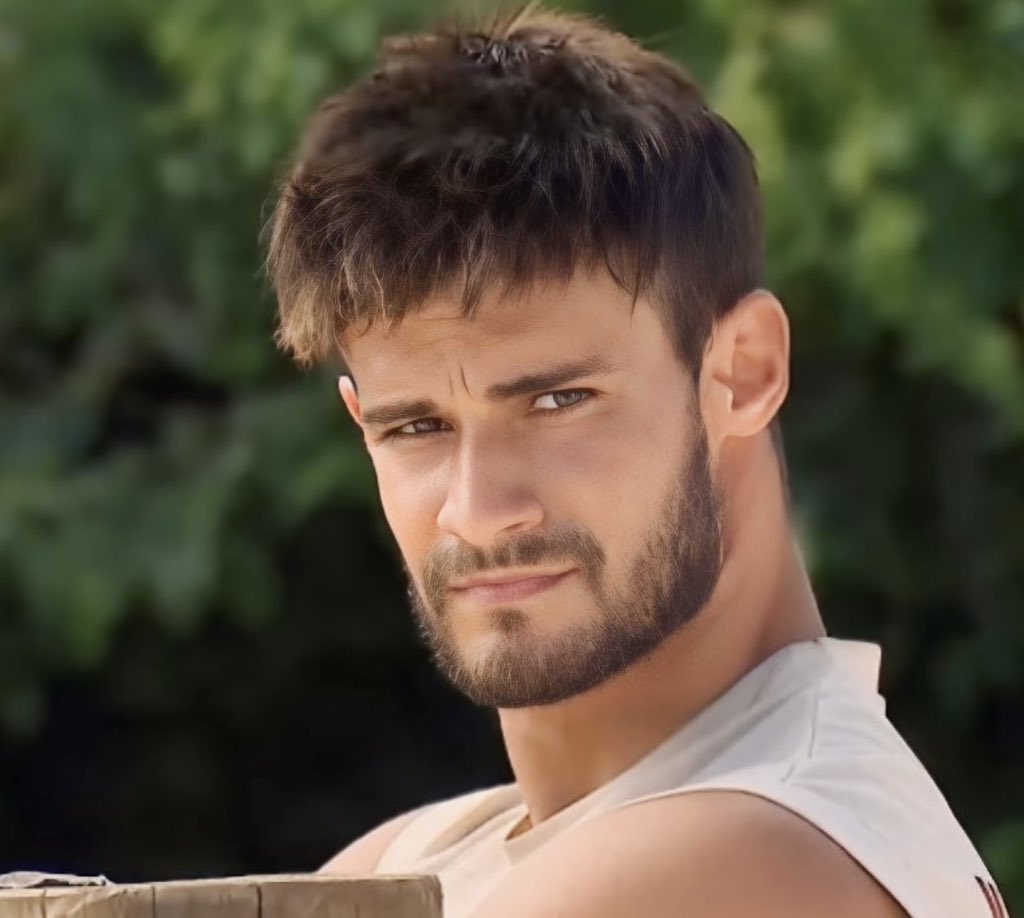 alwayssbatuhann's tweet photo. Batuhanimm iyiki dogdun iyiki seni desteklemisim iyiki 6 senemi sen diye Bu guzel ailede olmusum iyiki dogdun iyiki varsin nice senelere❤️‍🔥
#BatuhanKaracakaya https://t.co/lEaV3nBNMo