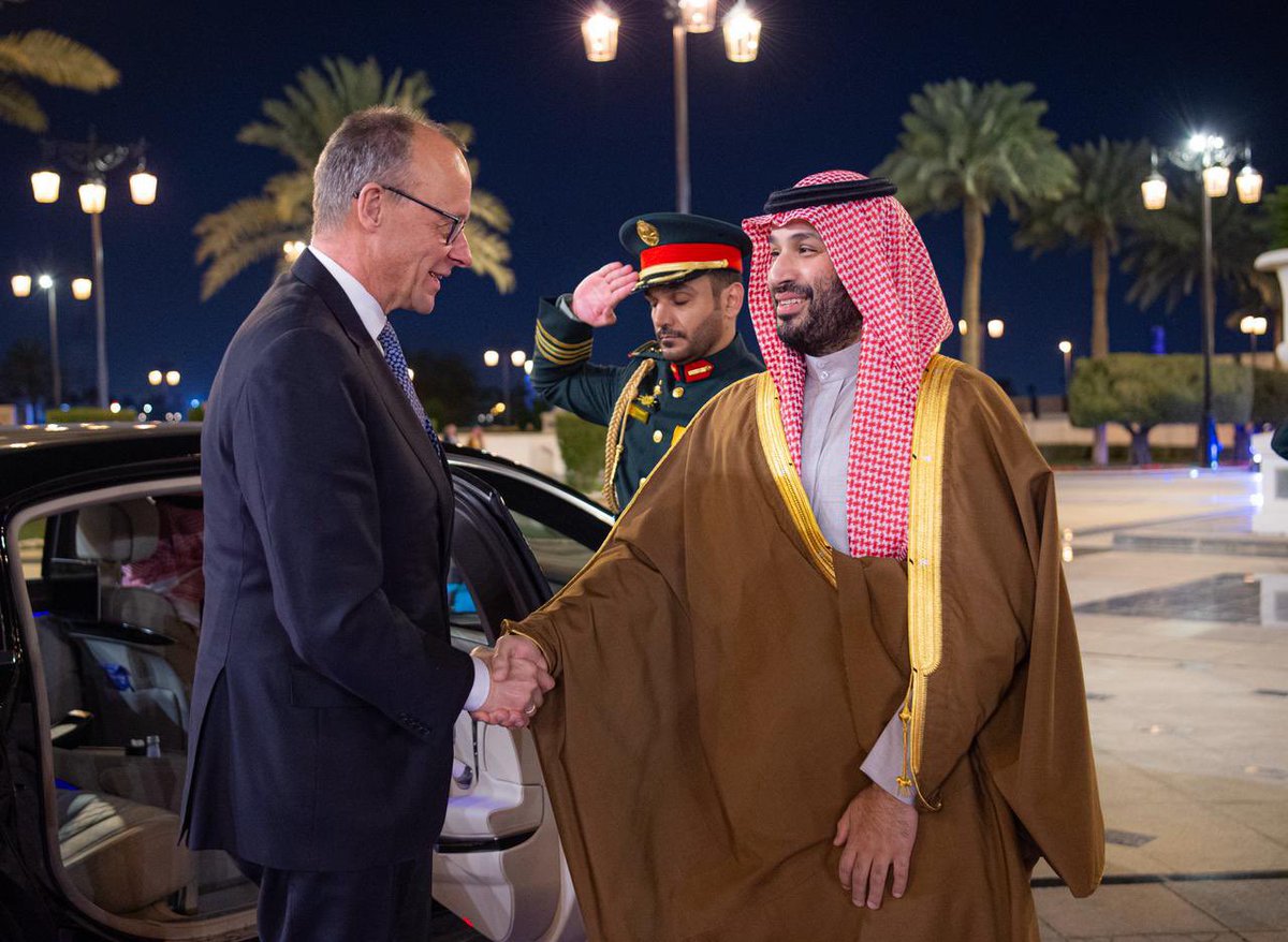 FahadAutor's tweet photo. Ein neues Kapitel der saudi-deutschen Zusammenarbeit, das von Dynamik, gegenseitigem Vertrauen und einer gemeinsamen Zukunftsvision getragen wird.
🇸🇦🇩🇪 https://t.co/ywSH2OdM9O