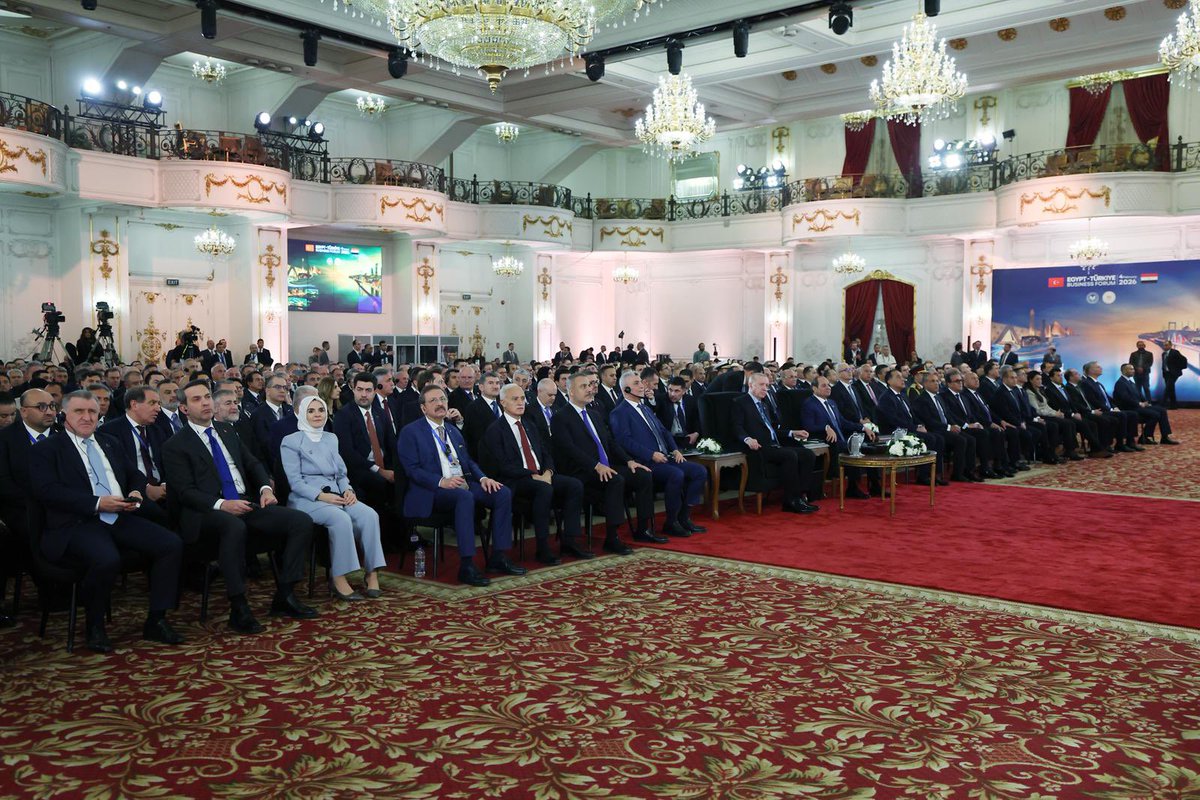 Mısır–Türkiye İş Forumu’nun kapanış oturumunu;
Sayın Cumhurbaşkanımız Recep Tayyip Erdoğan ve Mısır Cumhurbaşkanı Abdel Fatah El-Sisi’nin teşrifleriyle,
bakanlarımızın ve 600’ün üzerinde iş insanının katılımlarıyla başarıyla gerçekleştirdik. <a href="/RTErdogan/">Recep Tayyip Erdoğan</a> <a href="/omerbolatTR/">Prof. Dr. Ömer Bolat</a> <a href="/deikiletisim/">Dış Ekonomik İlişkiler Kurulu - DEİK</a>