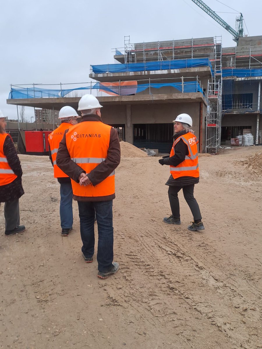 ppsanblas's tweet photo. Hoy hemos visitado las obras del nuevo centro de cuidados paliativos pediátricos que la Asociación Porque Viven está desarrollando en el distrito.
Acompañar, cuidar y estar al lado de los niños con enfermedades incurables y sus familias es una labor imprescindible y admirable. https://t.co/WgYPTw2lPj