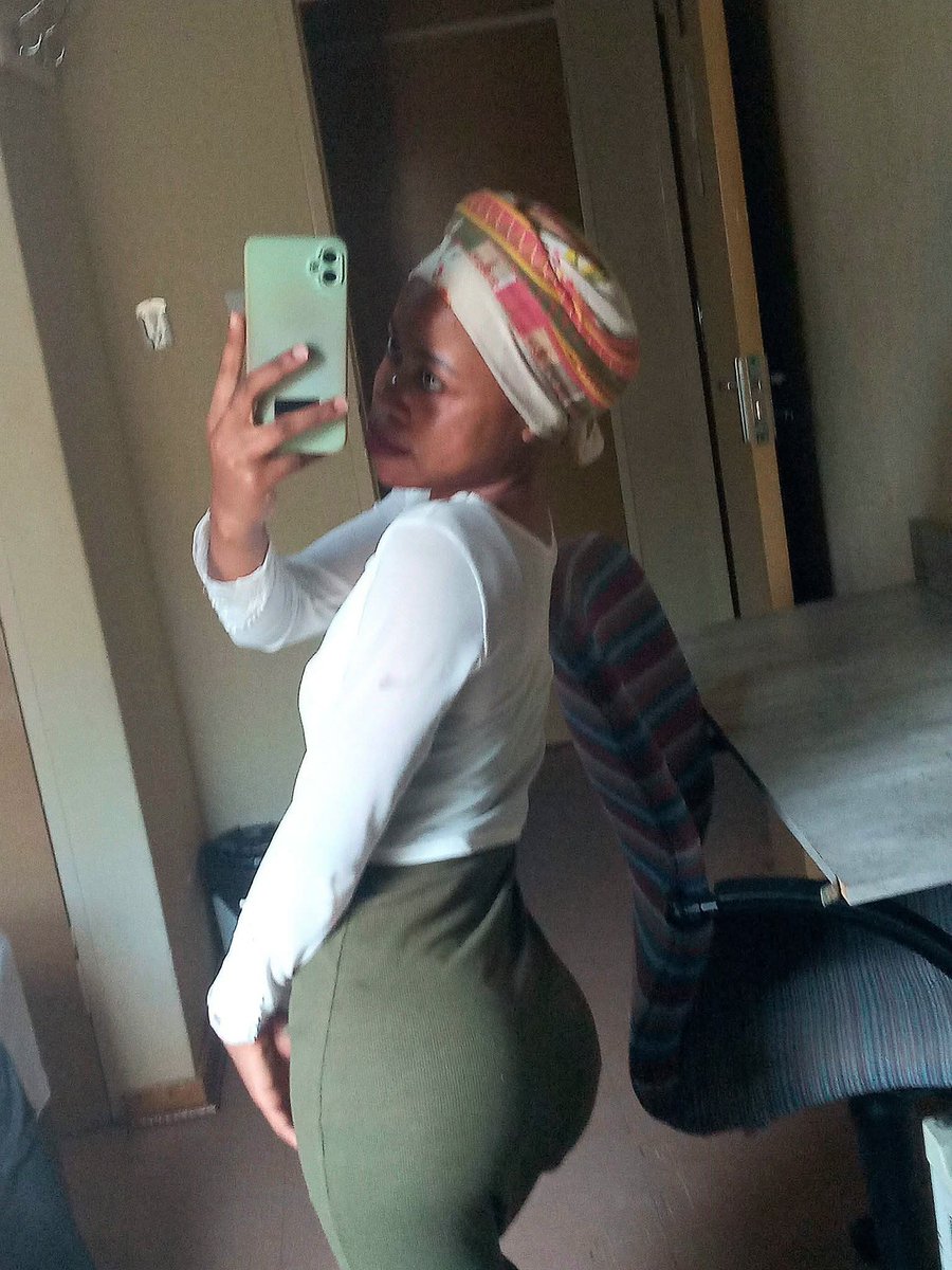 natashadidim's tweet photo. Hella Petite https://t.co/aSKy4YCta4