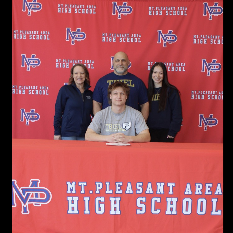 MPASDVikings's tweet photo. Congrats to our signees! 
Carly Surma  Softball Mount Aloysius
Raygan Mizikar Soccer Saint Vincent 
Carter Strayer Football IUP 
Santino Marne Baseball Thiel https://t.co/vVGnQls5v6